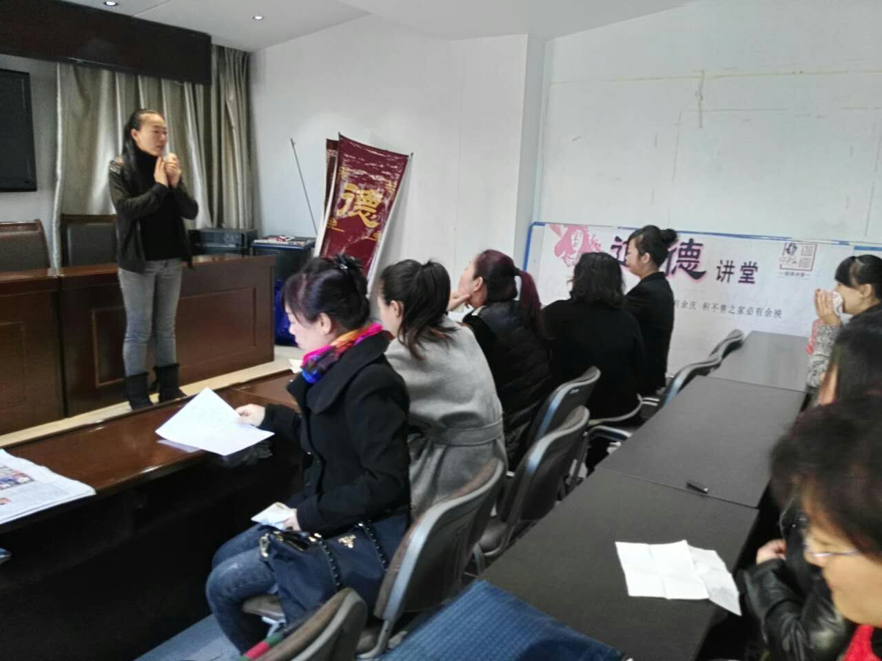 �����ֵ���չ����������ȫ֪ʶ��ѵ����������