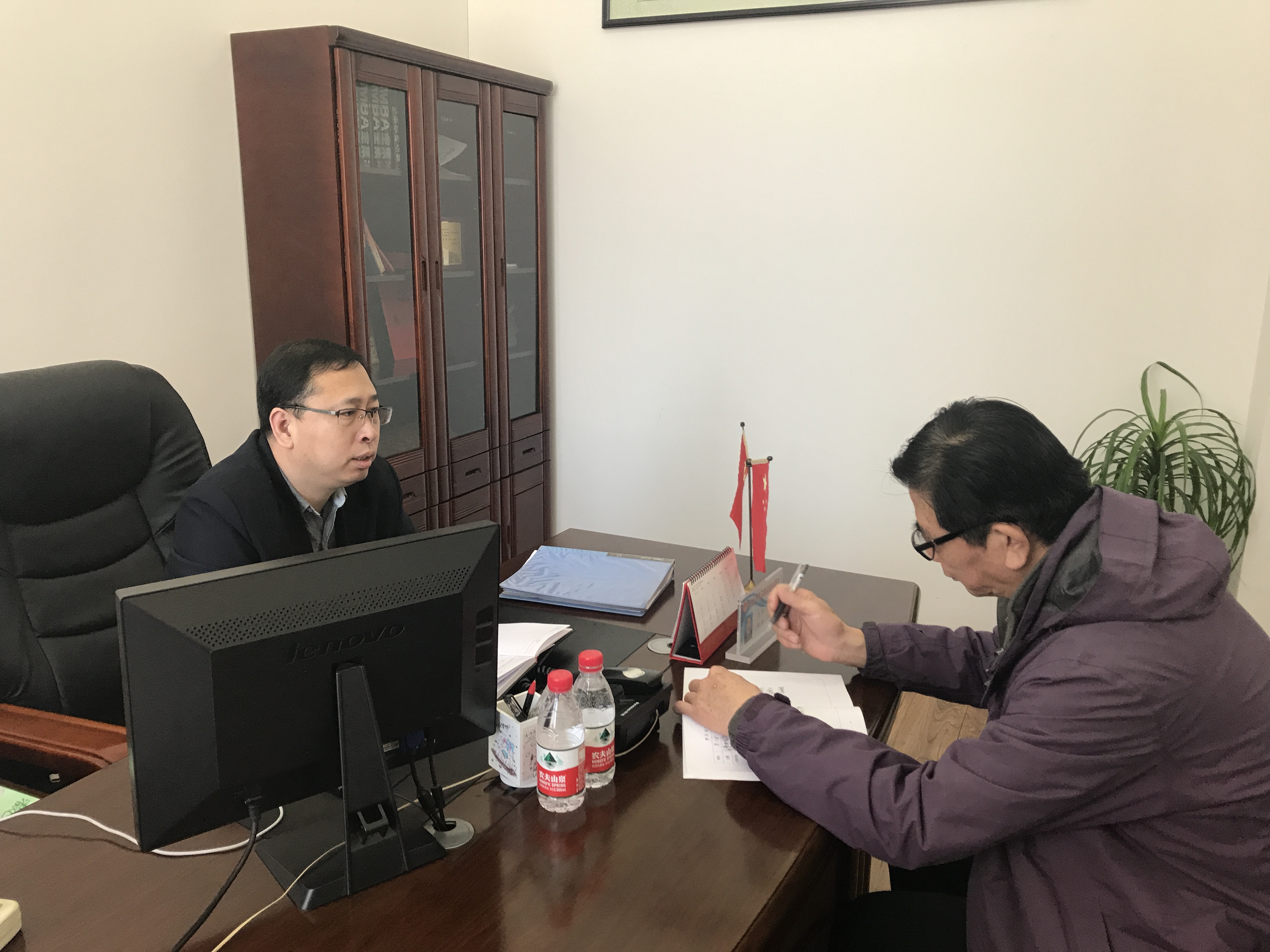 �۽����� ��������